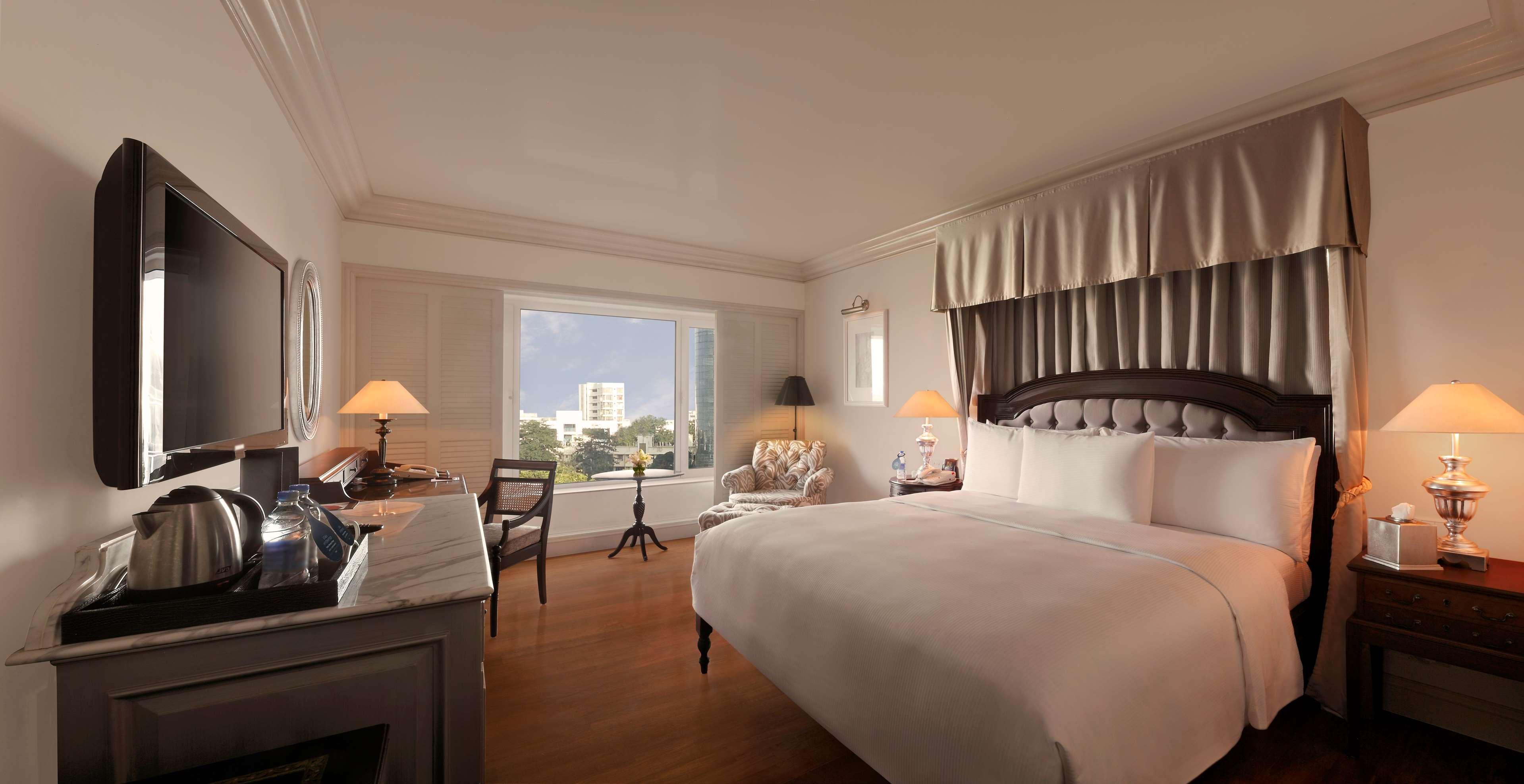 Hilton Mumbai International Airport Hotel Kültér fotó A room at the Taj Mahal Palace