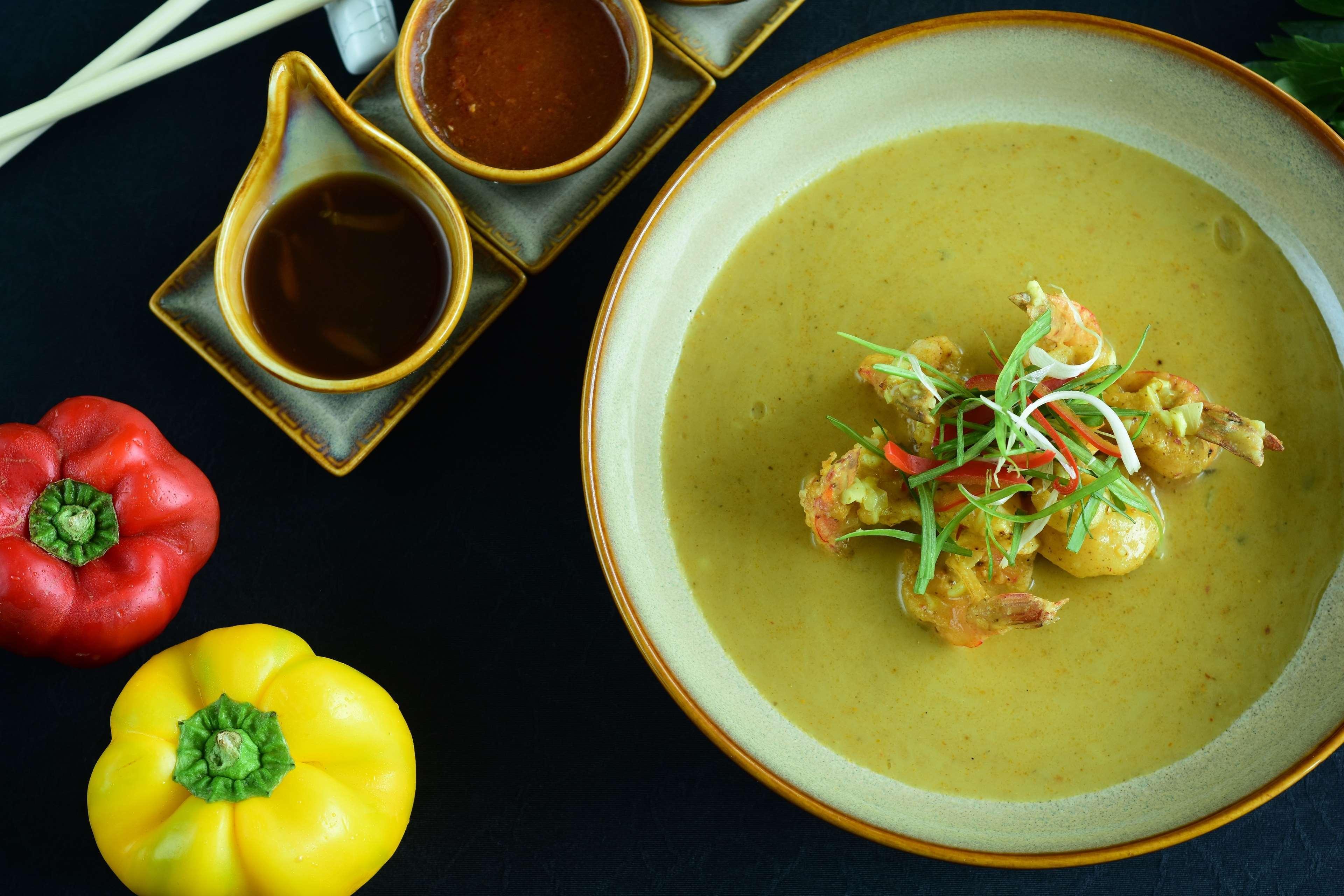 Hilton Mumbai International Airport Hotel Kültér fotó A bowl of dal makhani