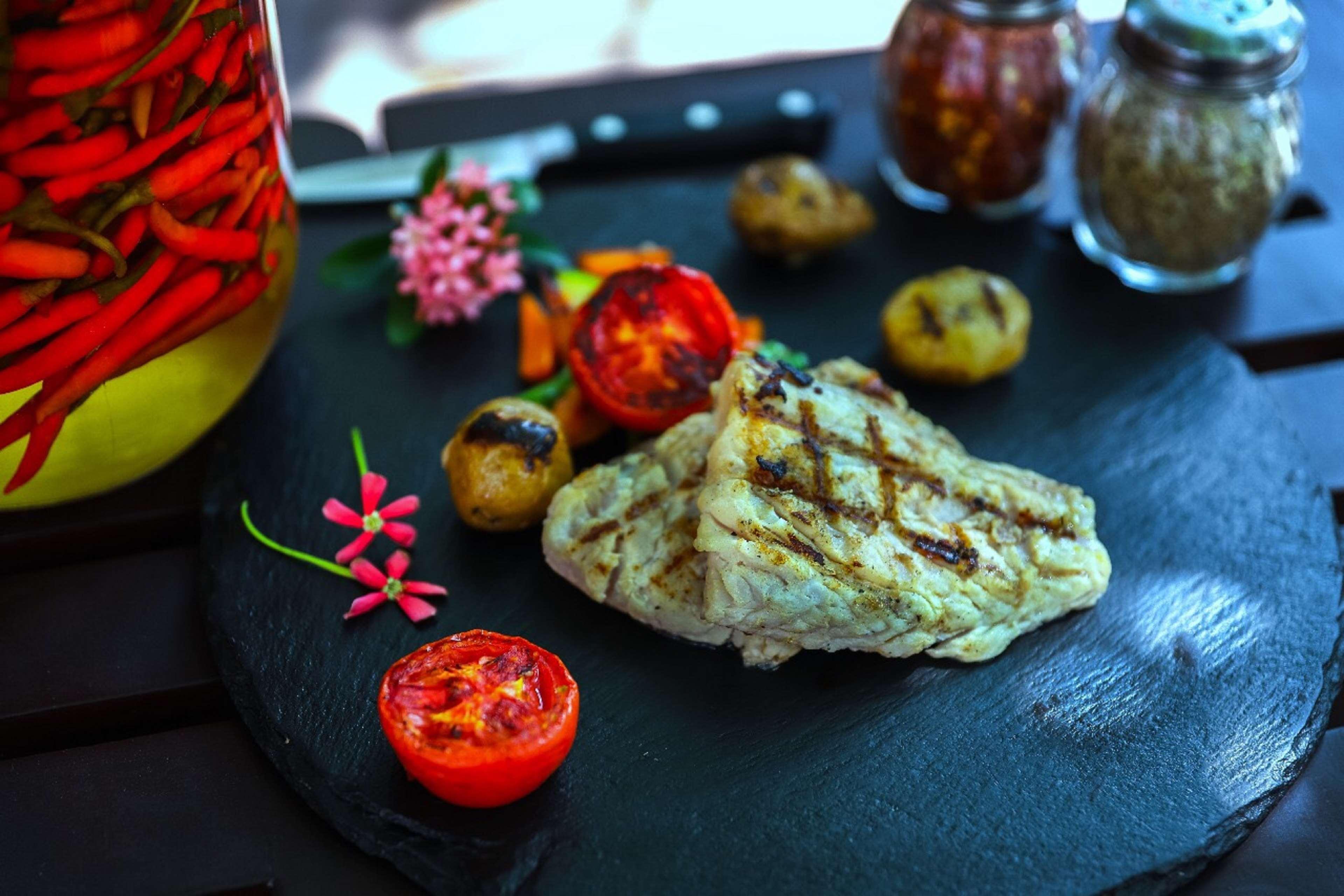 Hilton Mumbai International Airport Hotel Kültér fotó Grilled halibut