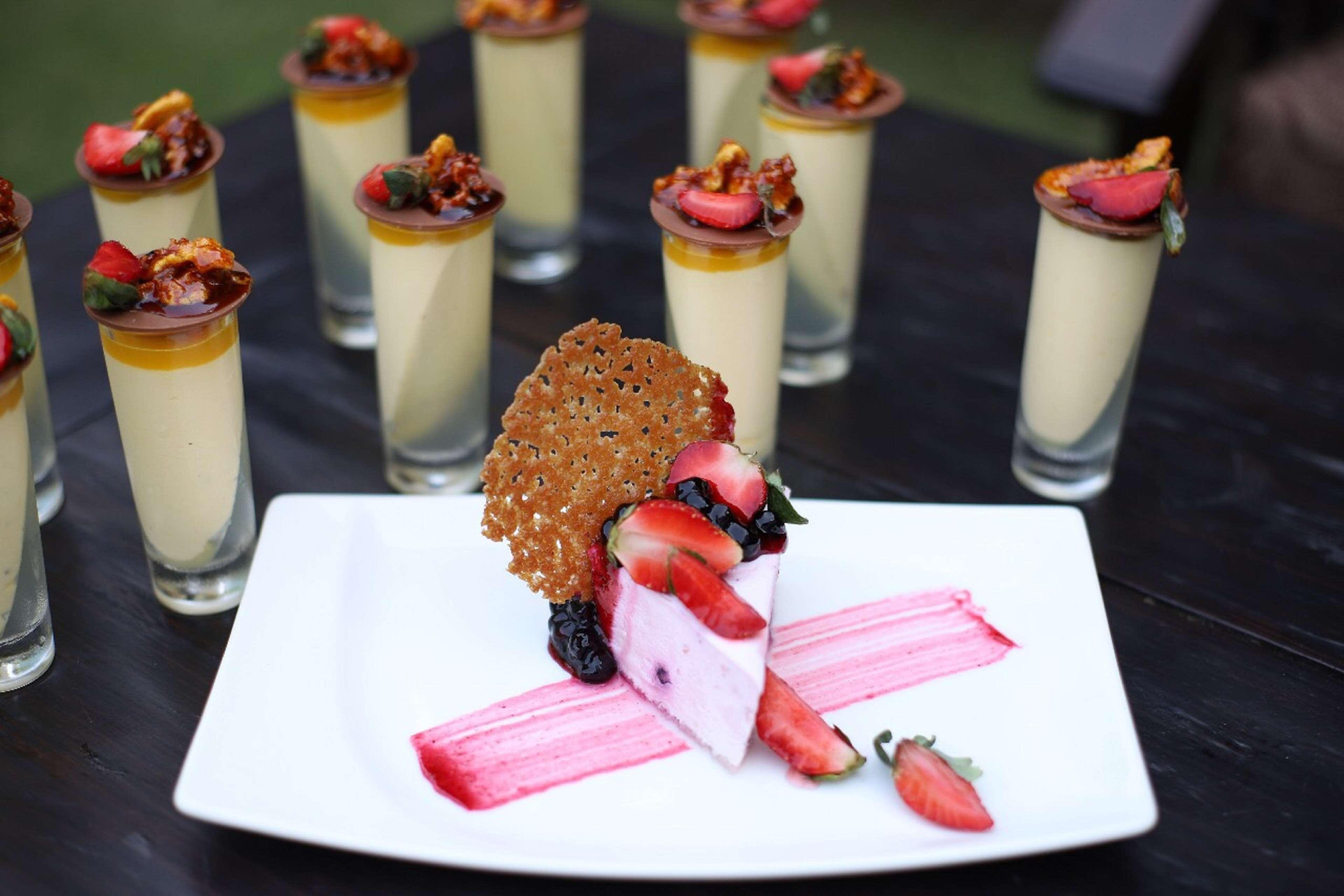 Hilton Mumbai International Airport Hotel Kültér fotó A dessert prepared by the Culinary Institute of Virginia