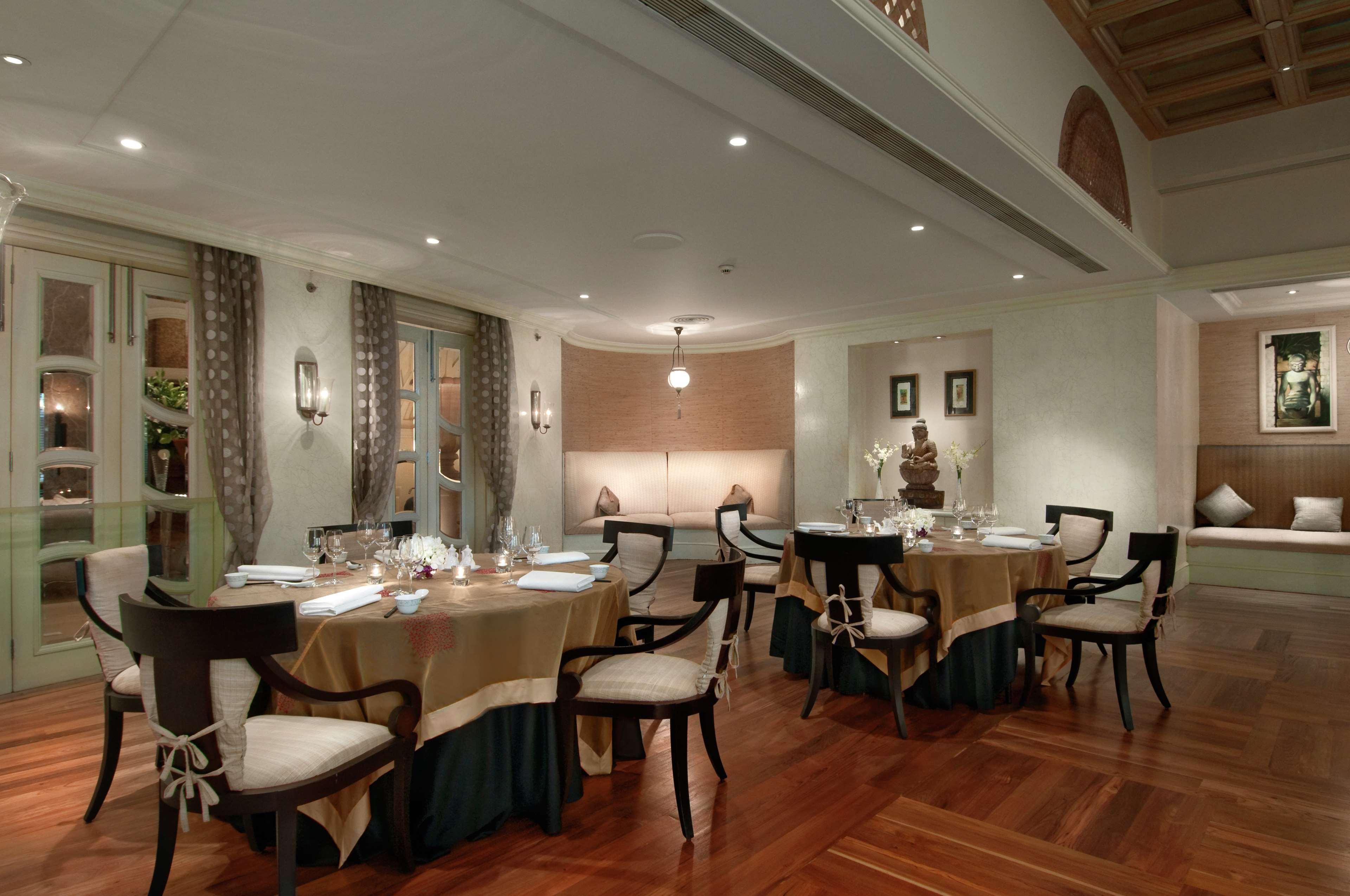 Hilton Mumbai International Airport Hotel Kültér fotó The restaurant