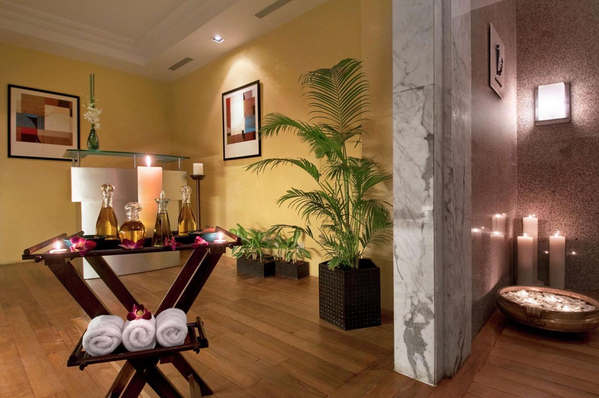 Hilton Mumbai International Airport Hotel Kültér fotó Spa at the Taj Mahal Palace, Mumbai